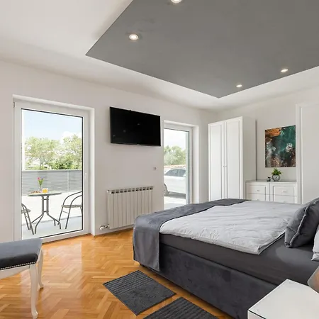 Anela * Πόρετς