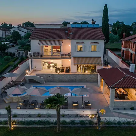 Anela Βίλα Πόρετς