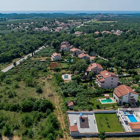 Anela * Πόρετς